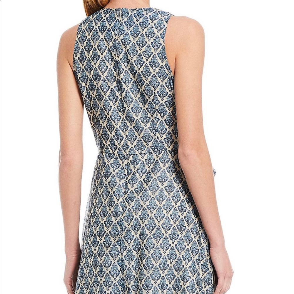 💙Sachi & Babi Bryce V- Neck sleeves Dress💙 - Picture 2 of 5